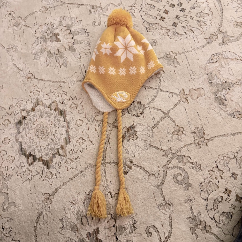 Mizzou Cozy Yellow Knit Pom-Pom Hat for adults